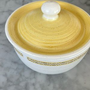 Franciscan Mid Century Sugar bowl with lid- Hacienda yellow - looks new!